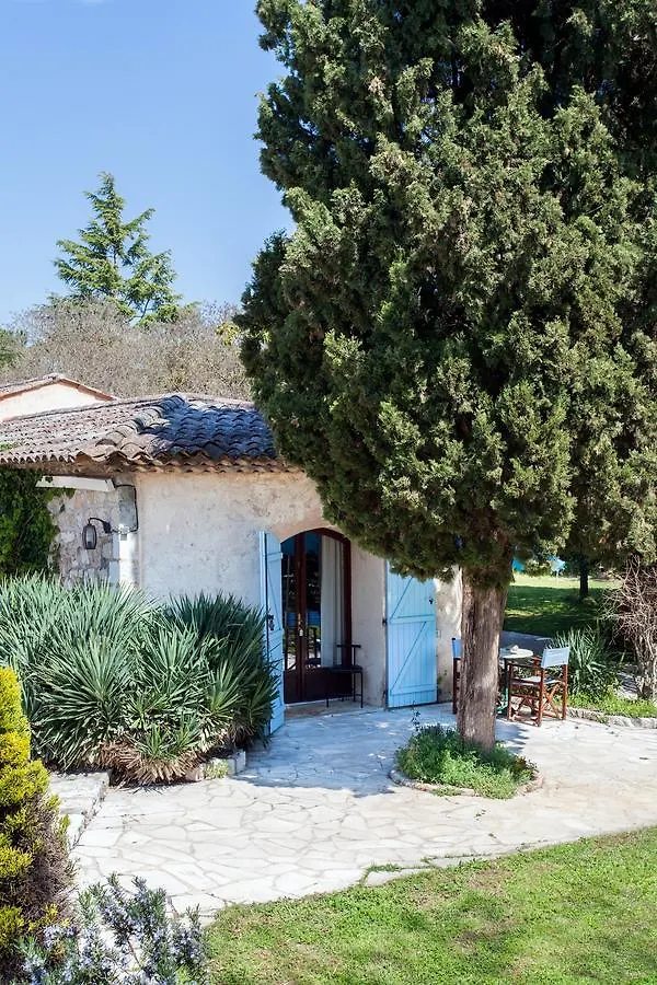 Bed and Breakfast Le Mas Shabanou Roquefort Les Pins 3*,  Francie