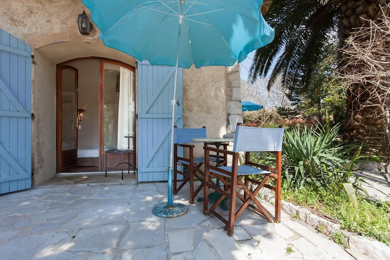 Bed and Breakfast Le Mas Shabanou Roquefort Les Pins 3*,  Francie